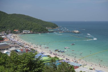 Tayland 'ın Chonburi kenti yakınlarındaki Ko Lan Adası' ndaki Tawaen Sahili manzarası ve manzarası, Kasım 2024