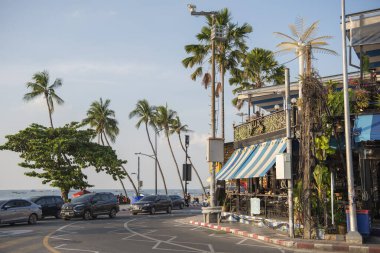 Tayland 'ın Chonburi ilindeki Pattaya Plajı yolu, Pattaya, Kasım 2024