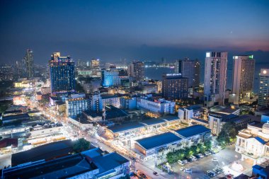 Pattaya 'da Pattaya Körfezi ve Tayland' da Chonburi ili ile Pattaya 'dan Pattaya' ya uzanan Skyline, Kasım 2024