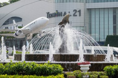 Pattaya 'nın Naklua şehrindeki Terminal 21 AVM' deki yunus trafiği kavşağı ve Tayland 'ın Chonburi ili, Pattaya, Kasım 2024