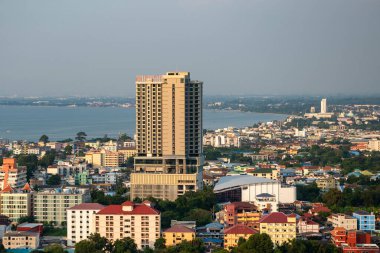 Tayland, Tayland, Pattaya, 2024 'te Chonburi ili ve Pattaya kenti yakınlarındaki Hotel Centre Point' ten Naklua şehrinin manzarası