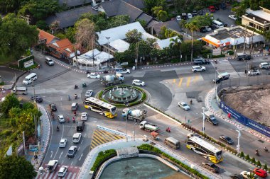 Pattaya 'nın Naklua şehrindeki Terminal 21 AVM' deki yunus trafiği kavşağı ve Tayland 'ın Chonburi ili, Pattaya, Ekim 2024