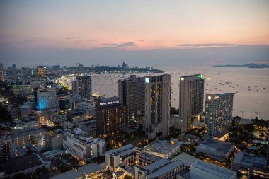 Pattaya 'daki Pattaya Körfezi ve Tayland' daki Chonburi ili ile Pattaya Merkez Noktası 'ndan Pattaya Skyline, Ekim 2024
