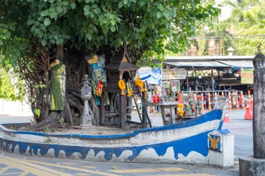 Naklua City 'deki Old Naklua Deniz Ürünleri Pazarı' ndaki bir Ağaç ve Tekne Tapınağı 'ndaki tapınak Tayland' da Pattaya City ve Chonburi ilinin yanında, Kasım 2024