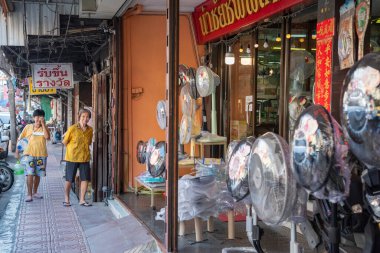 Naklua City 'deki Eski Naklua Deniz Ürünleri Pazarı' nda Tayland, Tayland, Pattaya, Kasım 2024 'te Pattaya City ve Chonburi' nin yanında bir yol.