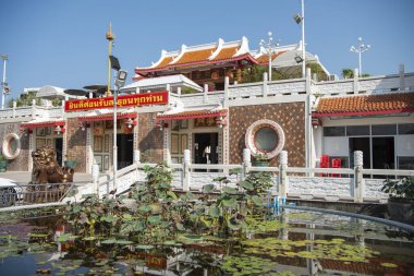 Sawang Boribun Dhammasathan Vakfı ve Pattaya şehri yakınlarındaki Naklua şehrinde Poi Sian Jow Tapınağı Tayland, Pattaya, Kasım 2024