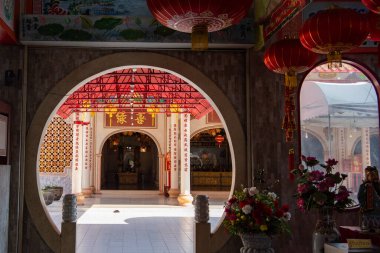 Sawang Boribun Dhammasathan Vakfı ve Pattaya şehri yakınlarındaki Naklua şehrinde Poi Sian Jow Tapınağı Tayland, Pattaya, Kasım 2024