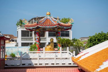 Sawang Boribun Dhammasathan Vakfı ve Pattaya şehri yakınlarındaki Naklua şehrinde Poi Sian Jow Tapınağı Tayland, Pattaya, Kasım 2024