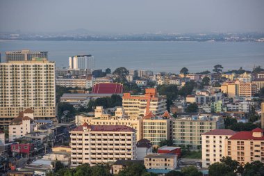 Tayland, Tayland, Pattaya, 2024 'te Chonburi ili ve Pattaya kenti yakınlarındaki Hotel Centre Point' ten Naklua şehrinin manzarası