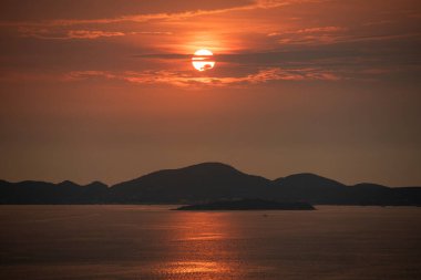 Pattaya 'daki Pattaya Körfezi' nden Ko Lan Adası ve Tayland 'daki Chonburi Bölgesi, Pattaya, Kasım 2024