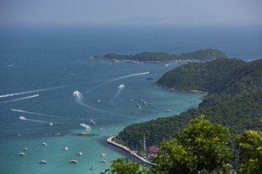 Tayland 'ın Chonburi kenti yakınlarındaki Ko Lan Adası' ndaki Tawaen Sahili manzarası ve manzarası, Kasım 2024