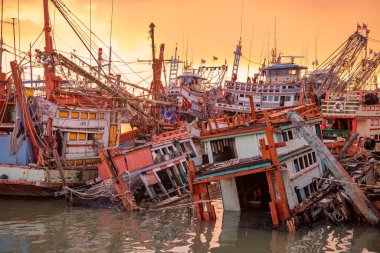 Tayland, Tayland 'ın Rayong ilindeki Rayong şehrindeki Harbour' daki Old Wood Balıkçı Tekneleri, 24 Ekim 2024