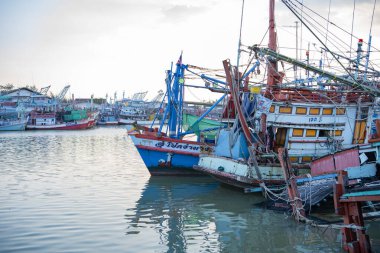 Tayland, Tayland 'ın Rayong ilindeki Rayong şehrindeki Harbour' daki Old Wood Balıkçı Tekneleri, 24 Ekim 2024
