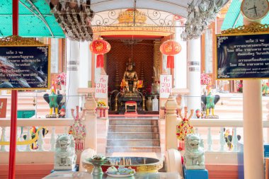 Rayong şehrindeki Wat Lum Mahachai Chumphon 'daki Kral Taksin Tapınağı' nda bir anıt ve Tayland 'daki Rayong ili, Railand, Rayong, 25 Ekim 2024