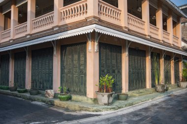 Tayland, Tayland ve Rayong 'da Rayong şehrindeki Yomjinda Yolu' ndaki eski ahşap evler, 25 Ekim 2024