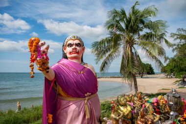 Mae Yai Sea Lady Shrine, Tayland, Tayland 'ın Rayong ilindeki Seangchan Sahili, 26 Ekim 2024