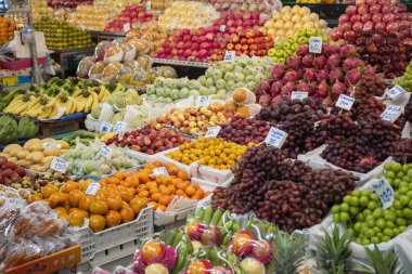 Tayland, Tayland, Rayong 'daki Rayong şehrindeki Food and Star Taze Market' te taze meyve, 27 Ekim 2024