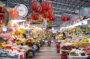 Tayland, Tayland, Rayong 'daki Rayong şehrindeki Food and Star Taze Market' te taze meyve, 27 Ekim 2024