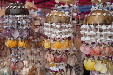 Rayong şehrinin Laem Charoen Plajı 'ndaki Seashell' den sanat eseri. Tayland, Tayland, Rayong, 27 Ekim 2024