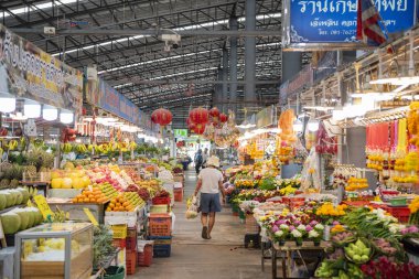 Tayland, Tayland, Rayong 'daki Rayong şehrindeki Food and Star Taze Market' te taze meyve, Ekim 24, 2024