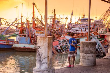 Tayland, Tayland 'ın Rayong ilindeki Rayong şehrindeki Harbour' daki Old Wood Balıkçı Tekneleri, 24 Ekim 2024