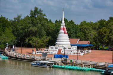Phra Chedi Klang Nam, Tayland 'ın Rayong şehrindeki Rayong şehrinde, 26 Ekim 2024