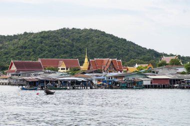 Tayland, Tayland 'da Chonburi' nin eski Sattahip kasabasında Wat Sattahip ile Balıkçı Köyü, 28 Ekim 2024