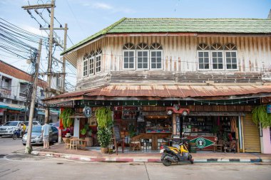Tayland, Tayland, Sattahip, 28 Ekim 2024 'te Chonburi' nin eski bir kasabasında eski bir Hoese ve restoran.