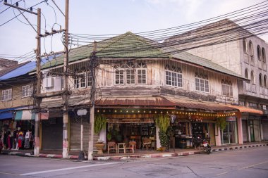 Tayland, Tayland, Sattahip, 28 Ekim 2024 'te Chonburi' nin eski bir kasabasında eski bir Hoese ve restoran.