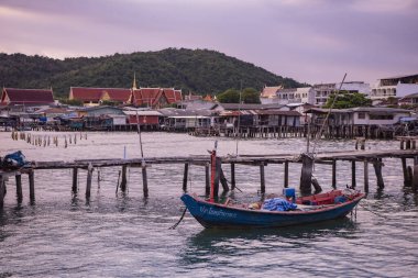 Tayland, Tayland, Sattaburi 'nin Sattaburi kasabasındaki Balıkçı Köyü' nde balıkçı tekneleri, 28 Ekim 2024