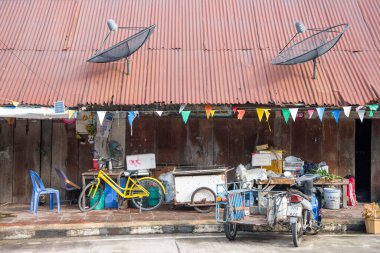 Tayland 'ın Chonburi iline bağlı Sattahip kasabasında eski bir ev, Sattahip, 30 Ekim 2024