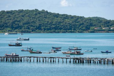 Tayland, Tayland, Sattahip, 29 Ekim 2024 'te Chonburi' de bir rıhtım ve Sattahip sahili.