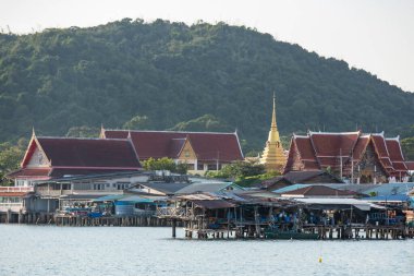 Tayland, Tayland 'da Chonburi ilinin eski Sattahip kasabasında Wat Sattahip ile Balıkçı Köyü, 30 Ekim 2024