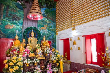 Tayland 'ın Nonthaburi eyaletindeki Pak Kret şehrindeki Ko Kret Adası' nda Wat Phai Lom. Tayland, Pak Kret, 10 Kasım 2024