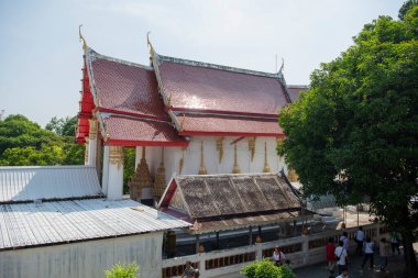 Tayland 'ın Nonthaburi eyaletindeki Pak Kret şehrindeki Ko Kret Adası' nda Wat Phai Lom. Tayland, Pak Kret, 10 Kasım 2024
