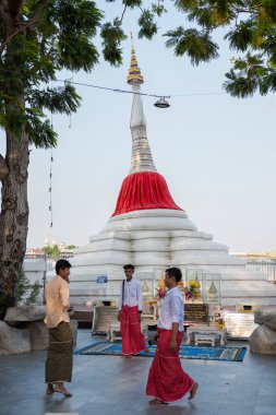 Tayland, Tayland, Nonthaburi, Tayland 'daki Pak Kret şehrindeki Ko Kret Adası' ndaki Pagoda veya Chedi Mu Tao, 10 Kasım 2024