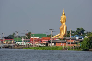 Wat Bangchak 'ın Büyük Buda' sı Chao Phraya Nehri üzerinde Tayland, Tayland, Nonthaburi, Pak Kret, 10 Kasım, 2024