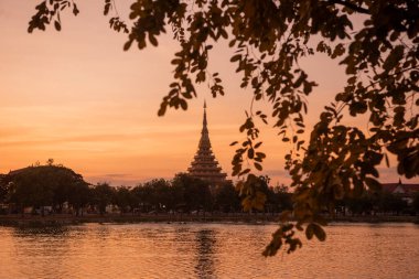 Phra Mahathat Kaen Nakhon Buen Kaen Nakhon Gölü, Tayland 'da Khon Kaen ili. Tayland, Khon Kaen, 7 Aralık 2024