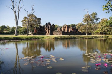 Tayland 'ın Khon Kaen ilindeki Prasat Puay Noi Tapınağı kalıntıları. Tayland, Khon Kaen, 8 Aralık 2024