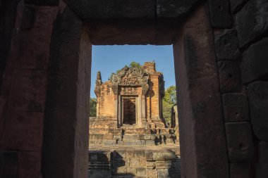 Tayland 'ın Khon Kaen ilindeki Prasat Puay Noi Tapınağı kalıntıları. Tayland, Khon Kaen, 8 Aralık 2024