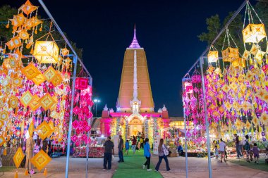 Tayland 'ın Khon Kaen ilinin İpek Fuarı İl Salonu Tapınağı. Tayland, Khon Kaen, 4 Aralık 2024