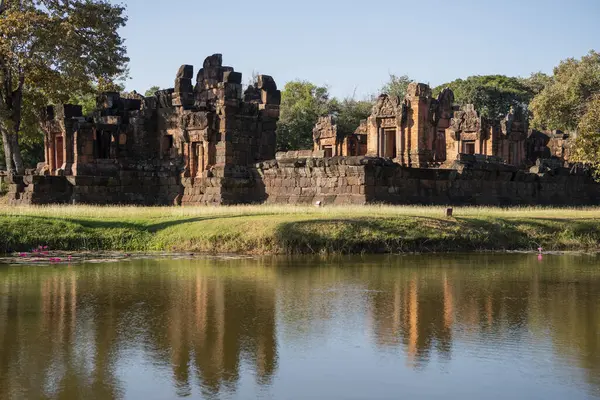Tayland 'ın Khon Kaen ilindeki Prasat Puay Noi Tapınağı kalıntıları. Tayland, Khon Kaen, 8 Aralık 2024