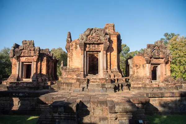Tayland 'ın Khon Kaen ilindeki Prasat Puay Noi Tapınağı kalıntıları. Tayland, Khon Kaen, 8 Aralık 2024