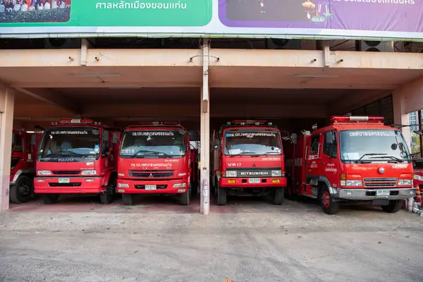 Khon Kaen şehir merkezinde itfaiye kamyonu ve Tayland 'da Khon Kaen ilinde. Tayland, Khon Kaen, 8 Aralık 2024