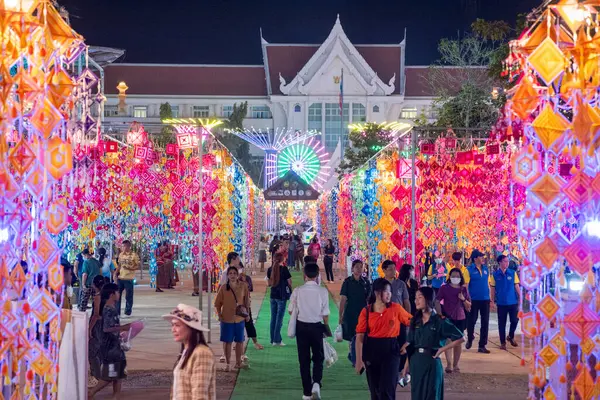 Tayland 'da Khon Kaen ilinin İpek Fuarı İl Salonu' nda. Tayland, Khon Kaen, 4 Aralık 2024