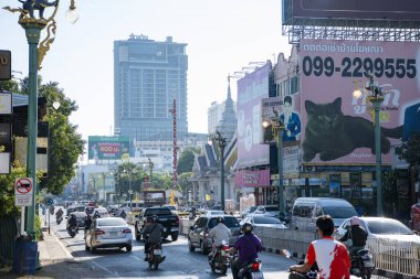 Khon Kaen şehir merkezinde ve Tayland 'da Khon Kaen ilinde bir yol. Tayland, Khon Kaen, 6 Aralık 2024
