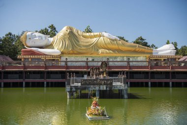 Tayland 'ın Khon Kaen ilindeki Amphoe Phu Wiang' da Wat Pa Kittiyanusorn 'da uzanan Buda. Tayland, Khon Kaen, 6 Aralık 2024