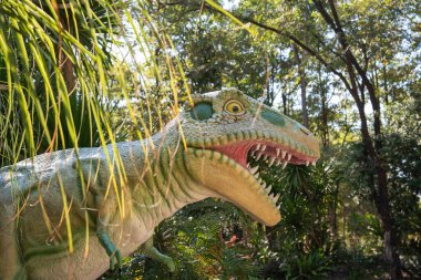 Tayland 'ın Khon Kaen ilindeki Amphoe Phu Wiang' daki Phu Wiang Dinozor Müzesi 'nde bir dinozor. Tayland, Khon Kaen, 6 Aralık 2024