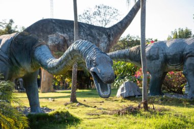 Tayland 'ın Khon Kaen şehrinde Amphoe Phu Wiang' daki Khon Kaen Geopark 'ta dinozor. Tayland, Khon Kaen, 6 Aralık 2024