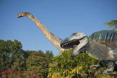 Tayland 'ın Khon Kaen bölgesindeki Amphoe Phu Wiang' daki Khon Kaen Geopark 'ta dinozorlar. Tayland, Khon Kaen, 6 Aralık 2024